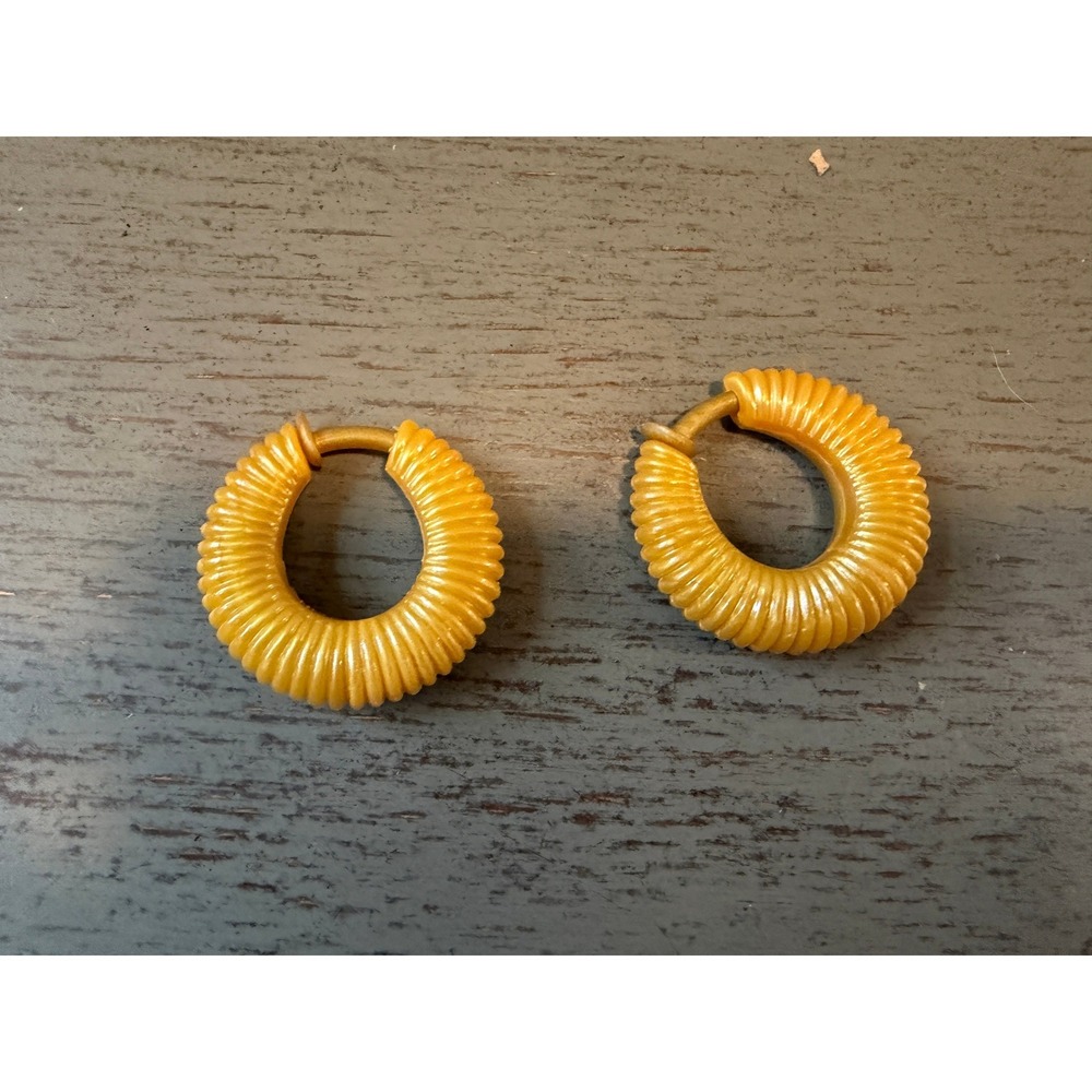 Gold Tone Ribbed Hoop Earrings Textured Coiled Chunky Click Top 1.25 Inch